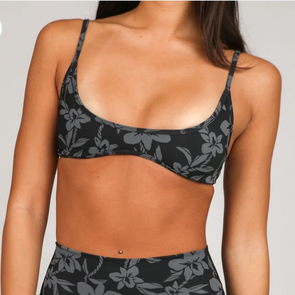 Active By Teal x Lex Breezy Black Orchid Top